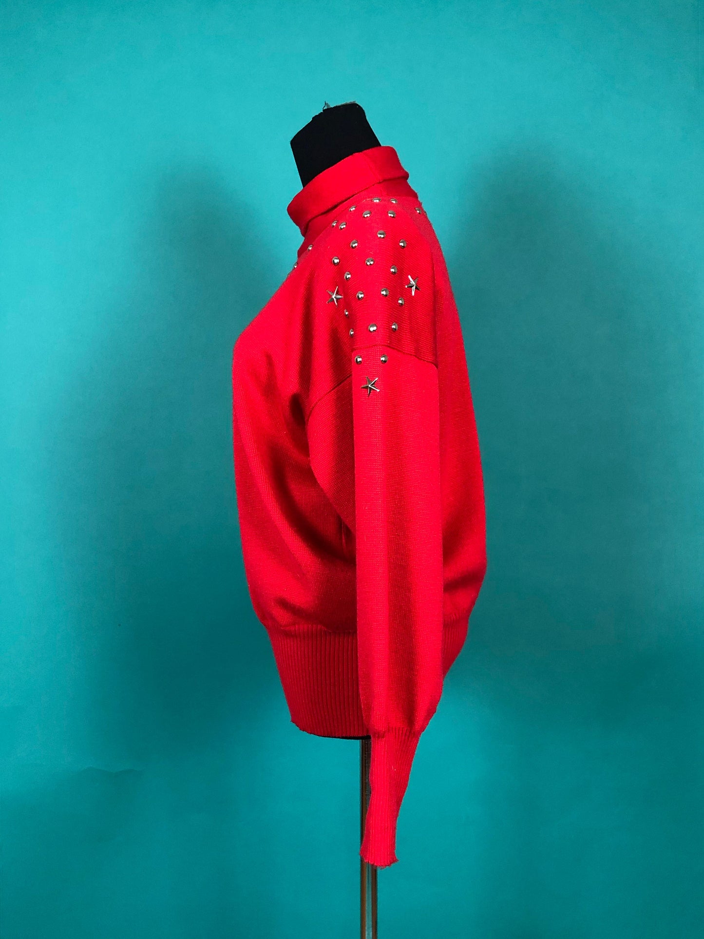 Vintage 1980s 80s Red Studs and Stars Batwing Turtleneck Cozy Holiday Long Sleeve Shoulder pads Meister Pullover Sweater Sweatshirt size M/L