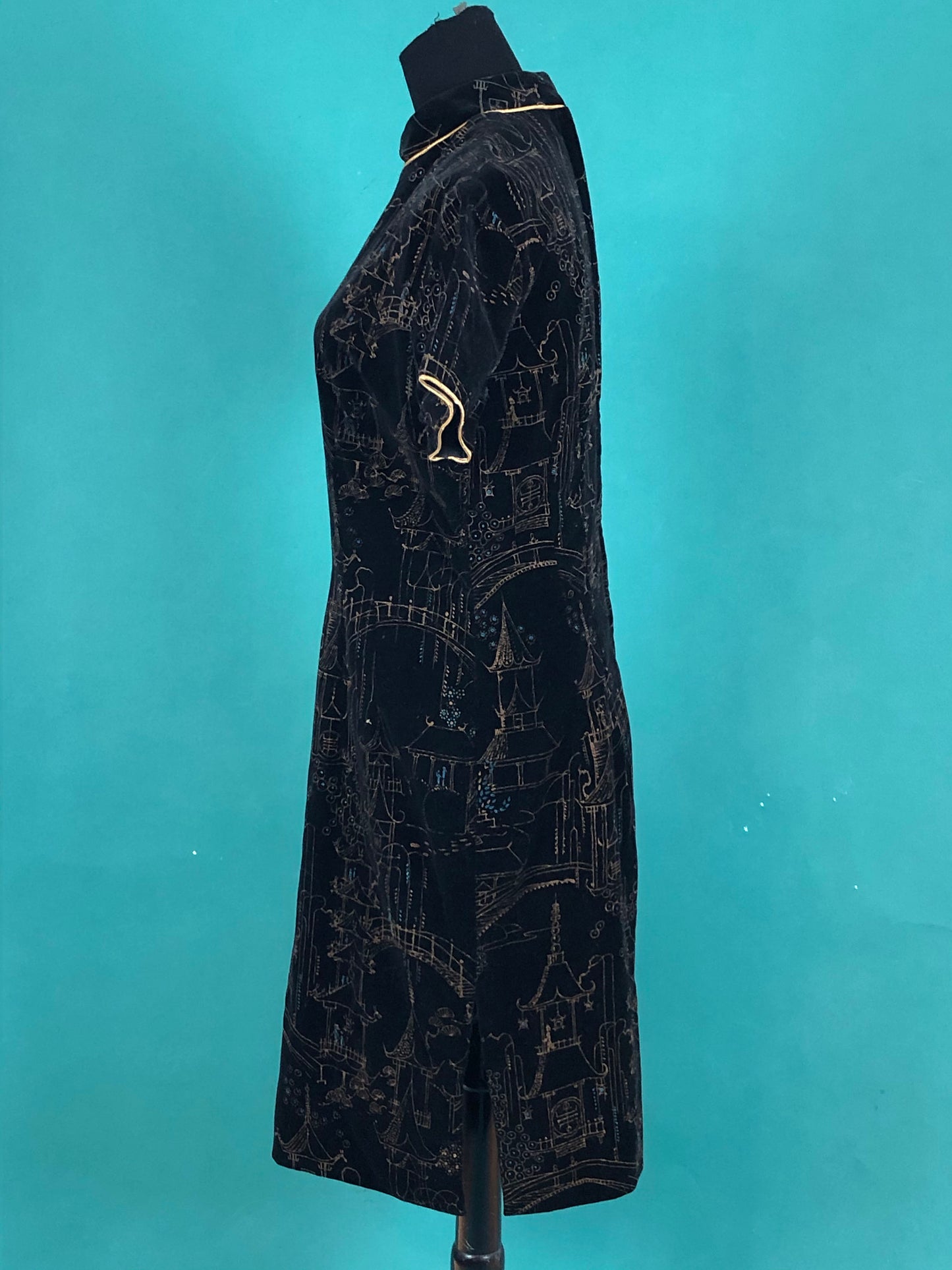 Mandarin Black Crushed Velvet Temple Palace Hawaiian Vintage 70s Short Sleeve Alfred Shaheen Dress