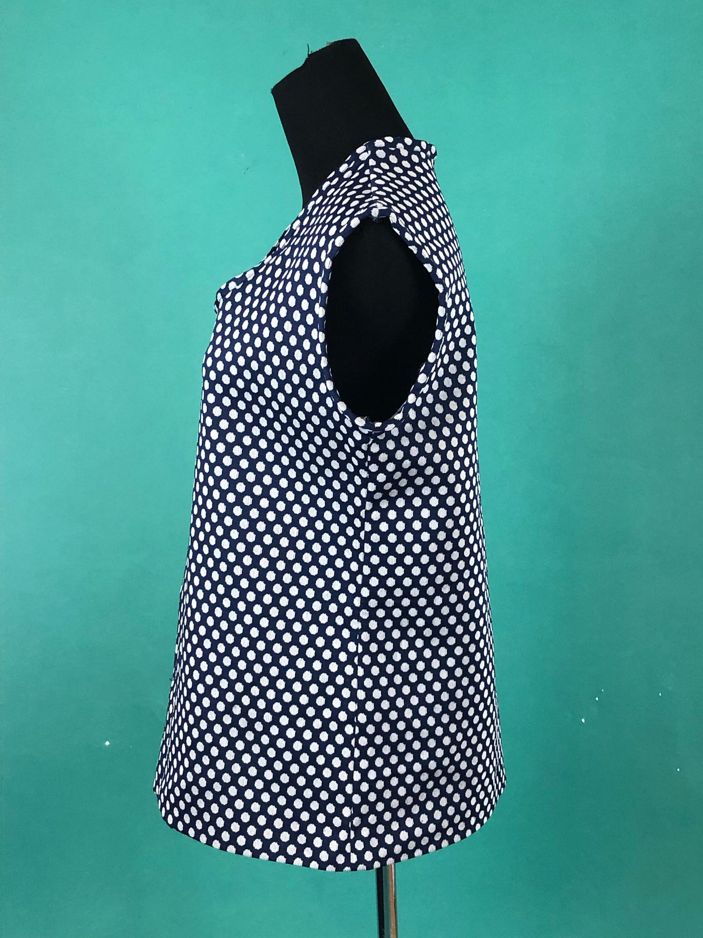 Navy and White Polka Dot Vintage 60s V Neck Polyester Mod Retro Sleeveless Muscle T Tank Top size Medium