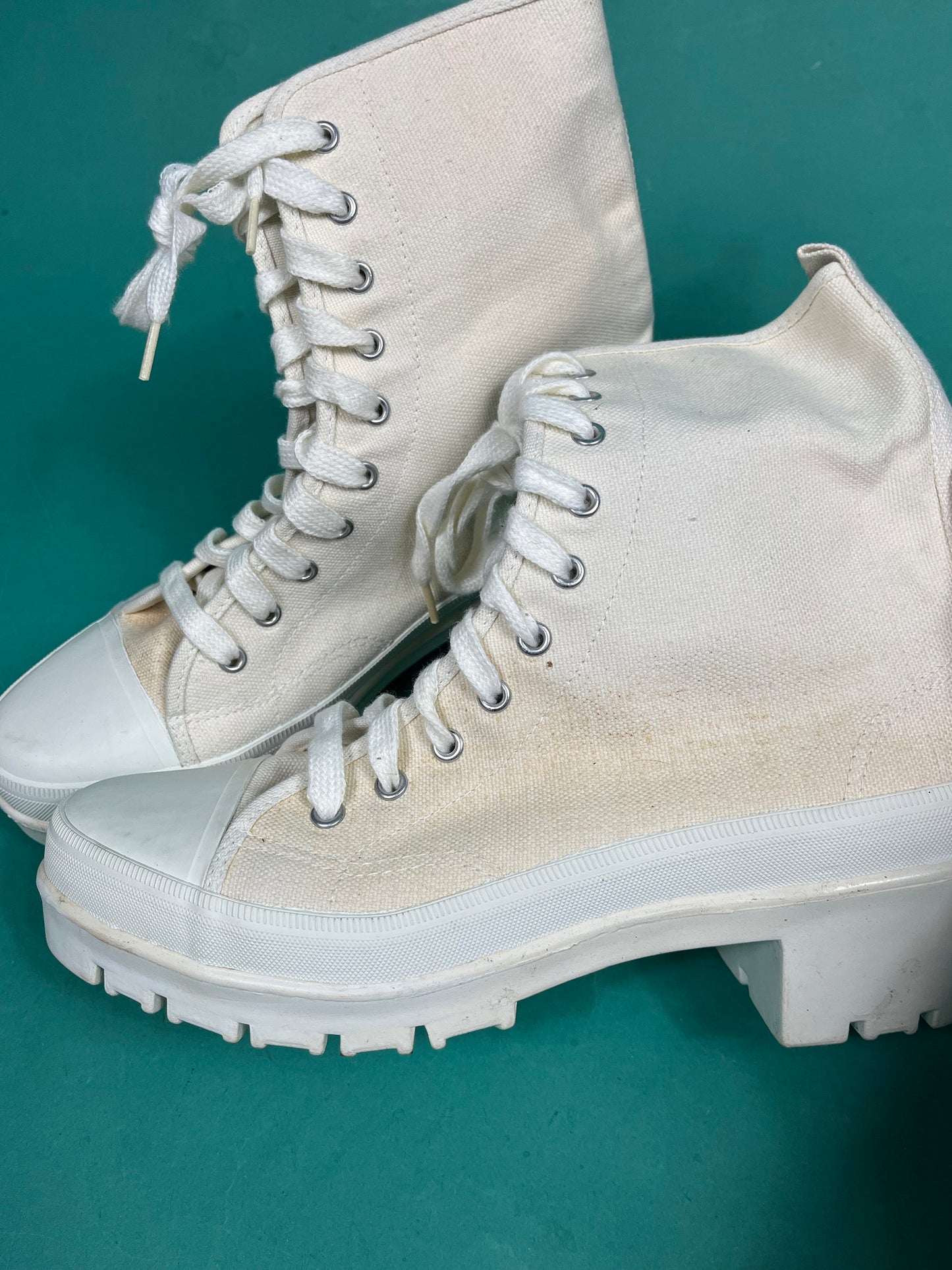 Vintage 90s Cream Canvas Chunk Heel Lace Up Combat Calf Length Manzoni Boots size 9