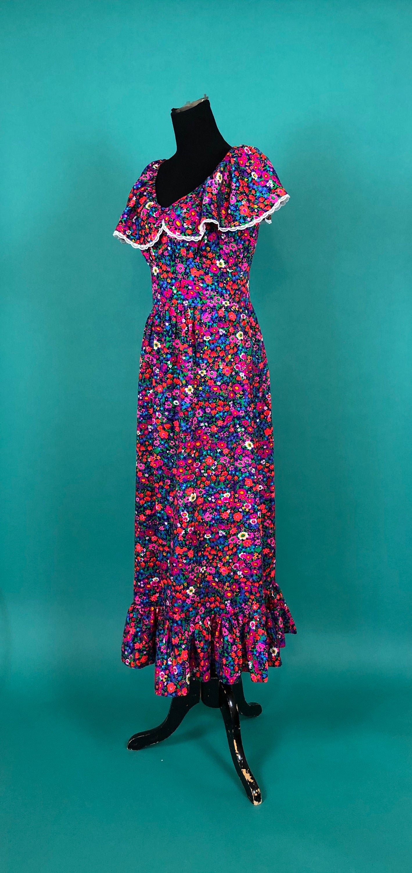 Vintage 1970s Bright Flower Ruffled Collar Lace Empire Long Hippie Maxi Dress size Small