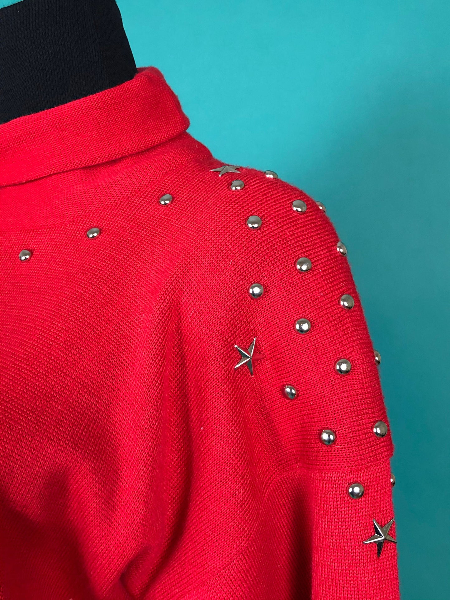 Vintage 1980s 80s Red Studs and Stars Batwing Turtleneck Cozy Holiday Long Sleeve Shoulder pads Meister Pullover Sweater Sweatshirt size M/L