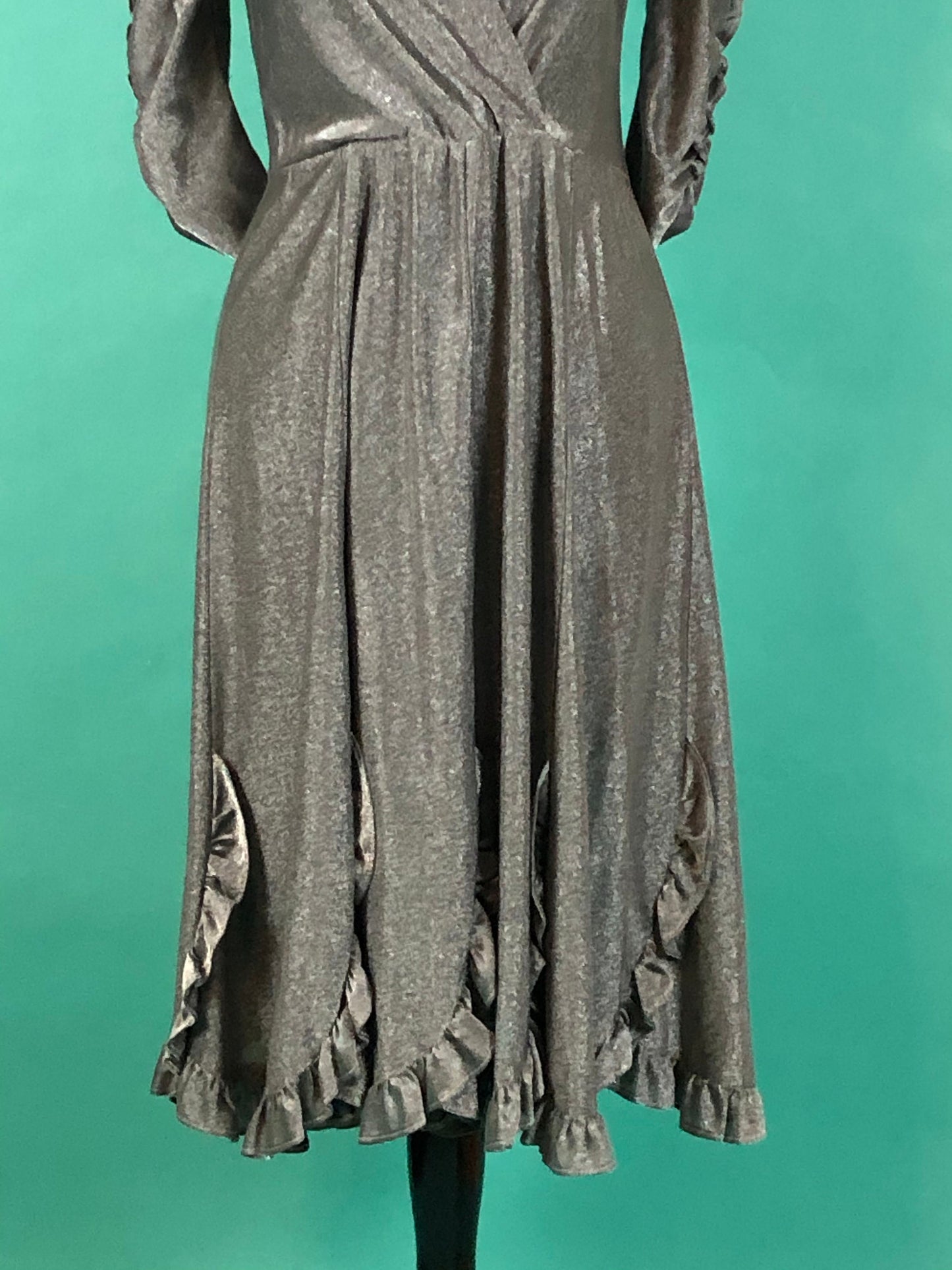 Metallic Silver Party Dress Vintage 70s Deep V Ruched Sleeve Ruffled Skirt Cinched Waist David Robin by Yvette Midi Cocktail size 7