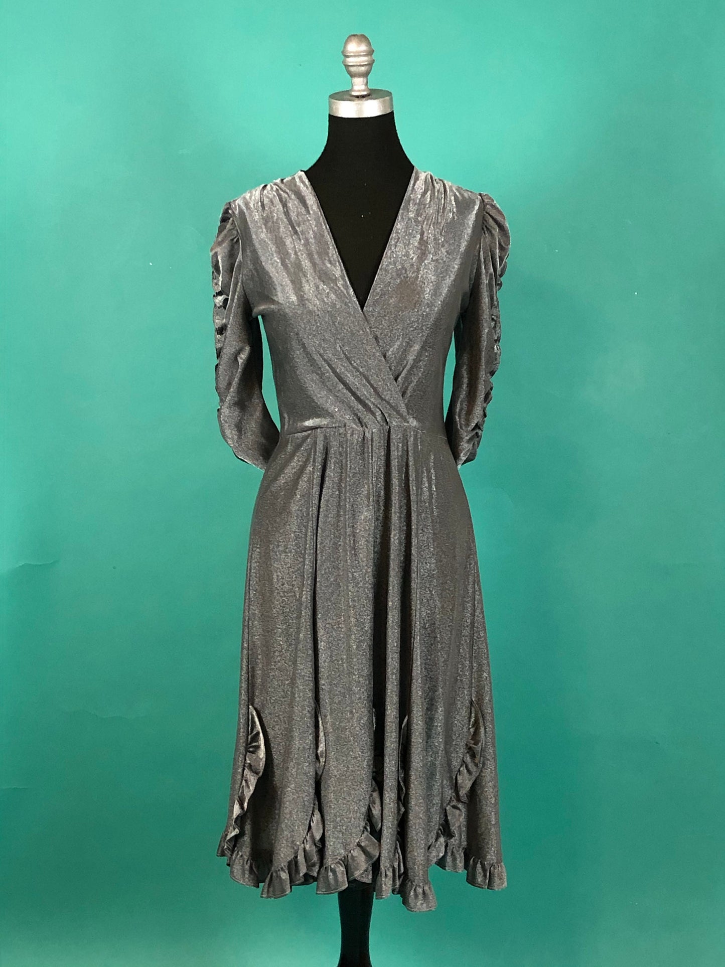 Metallic Silver Party Dress Vintage 70s Deep V Ruched Sleeve Ruffled Skirt Cinched Waist David Robin by Yvette Midi Cocktail size 7