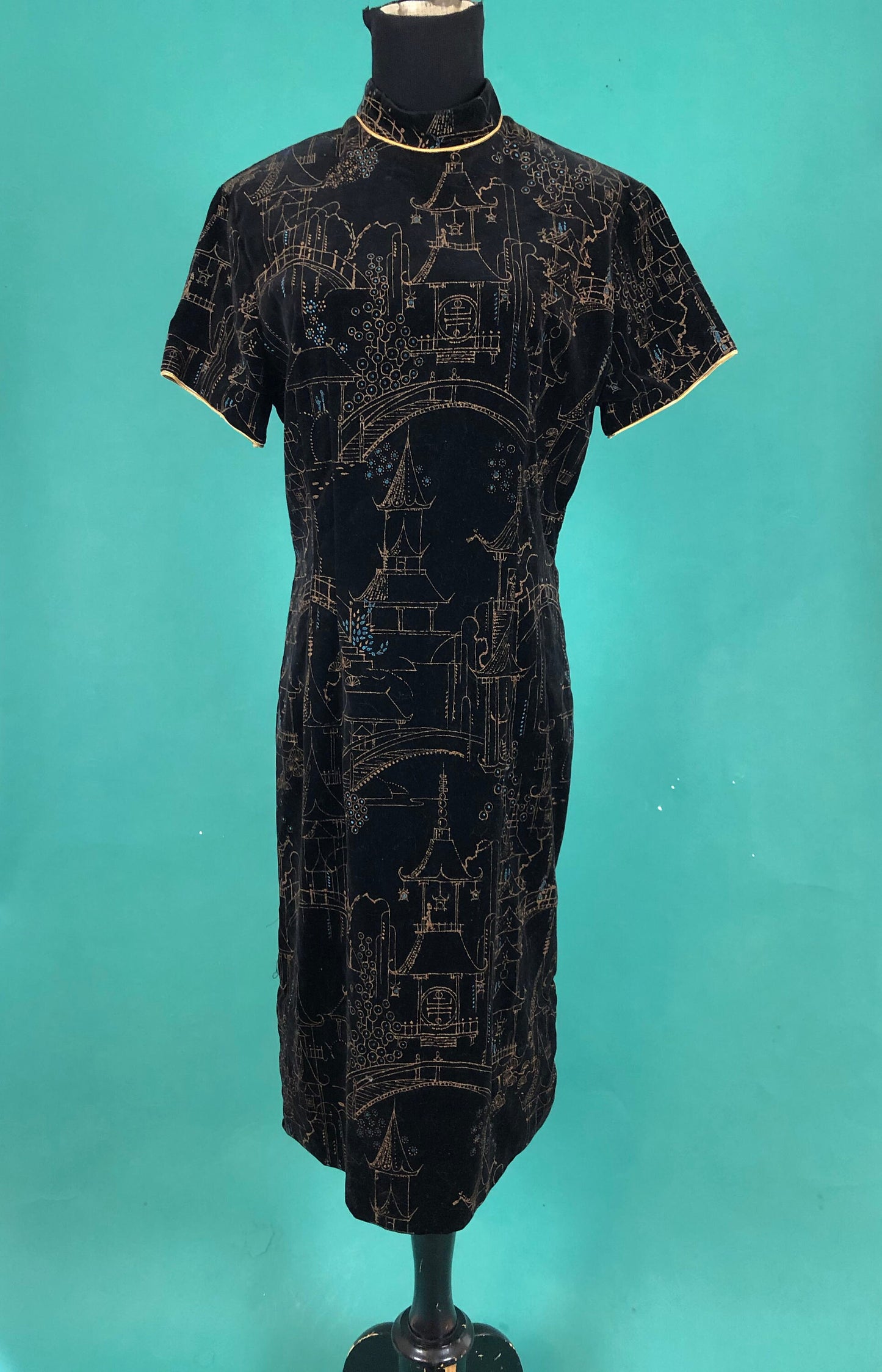 Mandarin Black Crushed Velvet Temple Palace Hawaiian Vintage 70s Short Sleeve Alfred Shaheen Dress