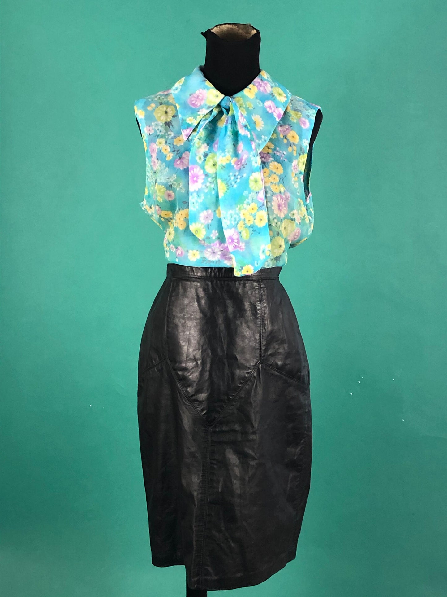 Black Leather Skirt Vintage 80s Lela Leather High Waisted Pencil Knee Length Club skirt size Small