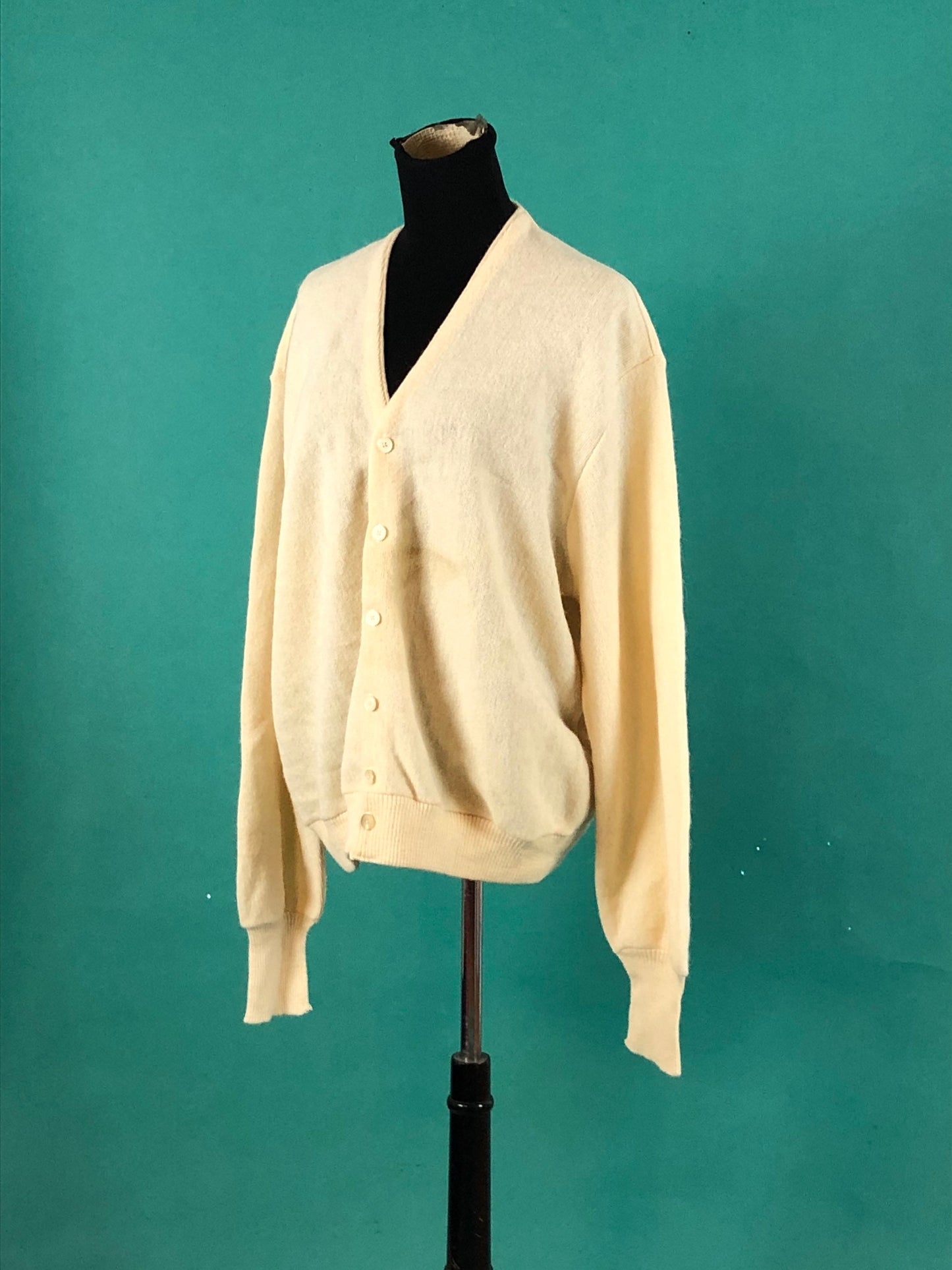 Cream Arnold Palmer Vintage 70’s Extra Long Sleeve Button Up Cardigan