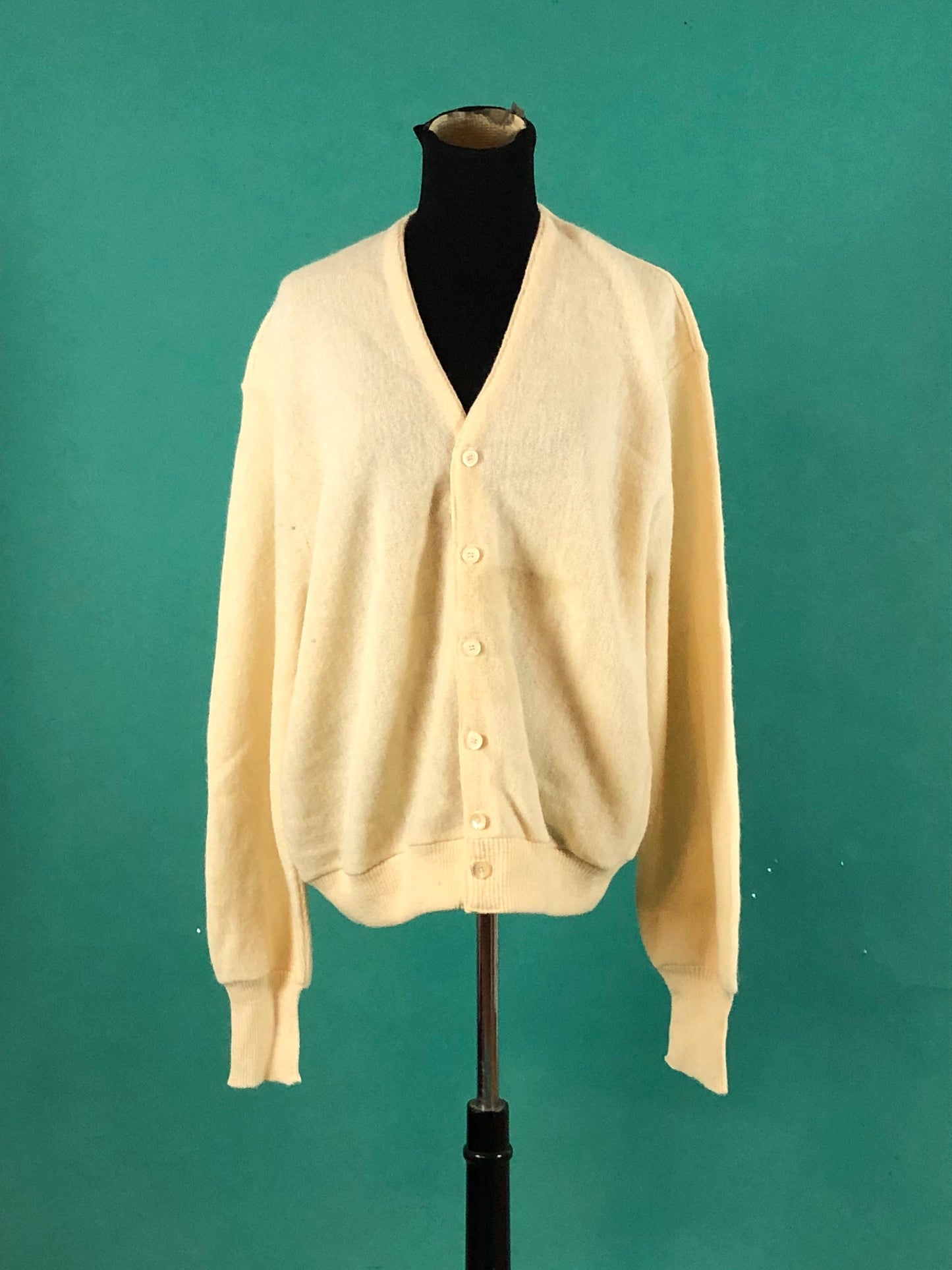 Cream Arnold Palmer Vintage 70’s Extra Long Sleeve Button Up Cardigan
