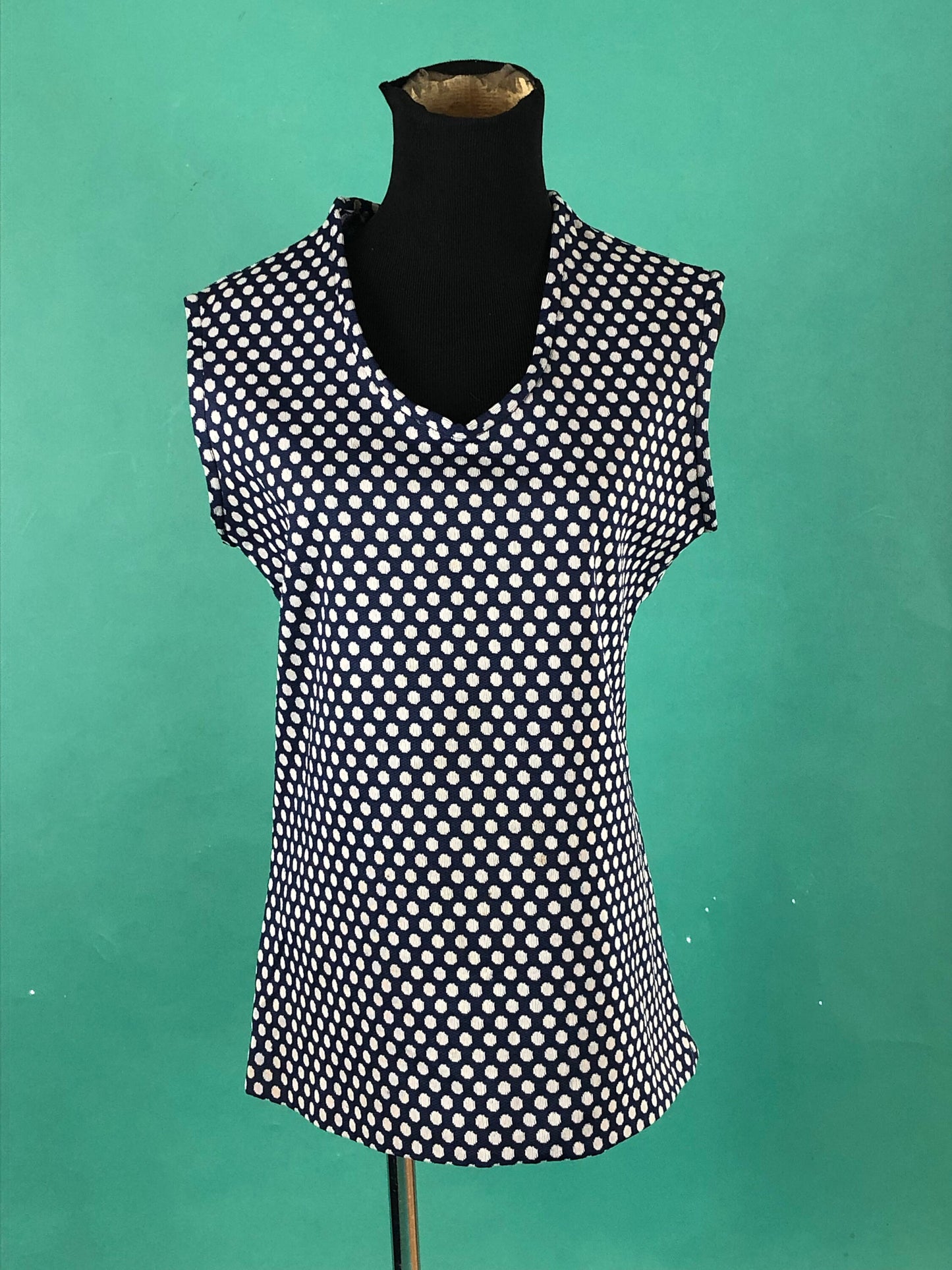 Navy and White Polka Dot Vintage 60s V Neck Polyester Mod Retro Sleeveless Muscle T Tank Top size Medium