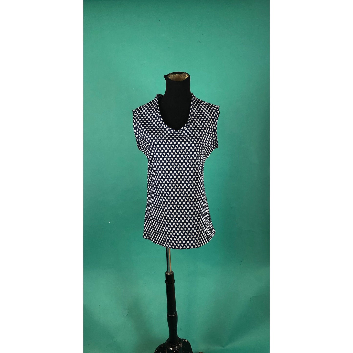 Navy and White Polka Dot Vintage 60s V Neck Polyester Mod Retro Sleeveless Muscle T Tank Top size Medium