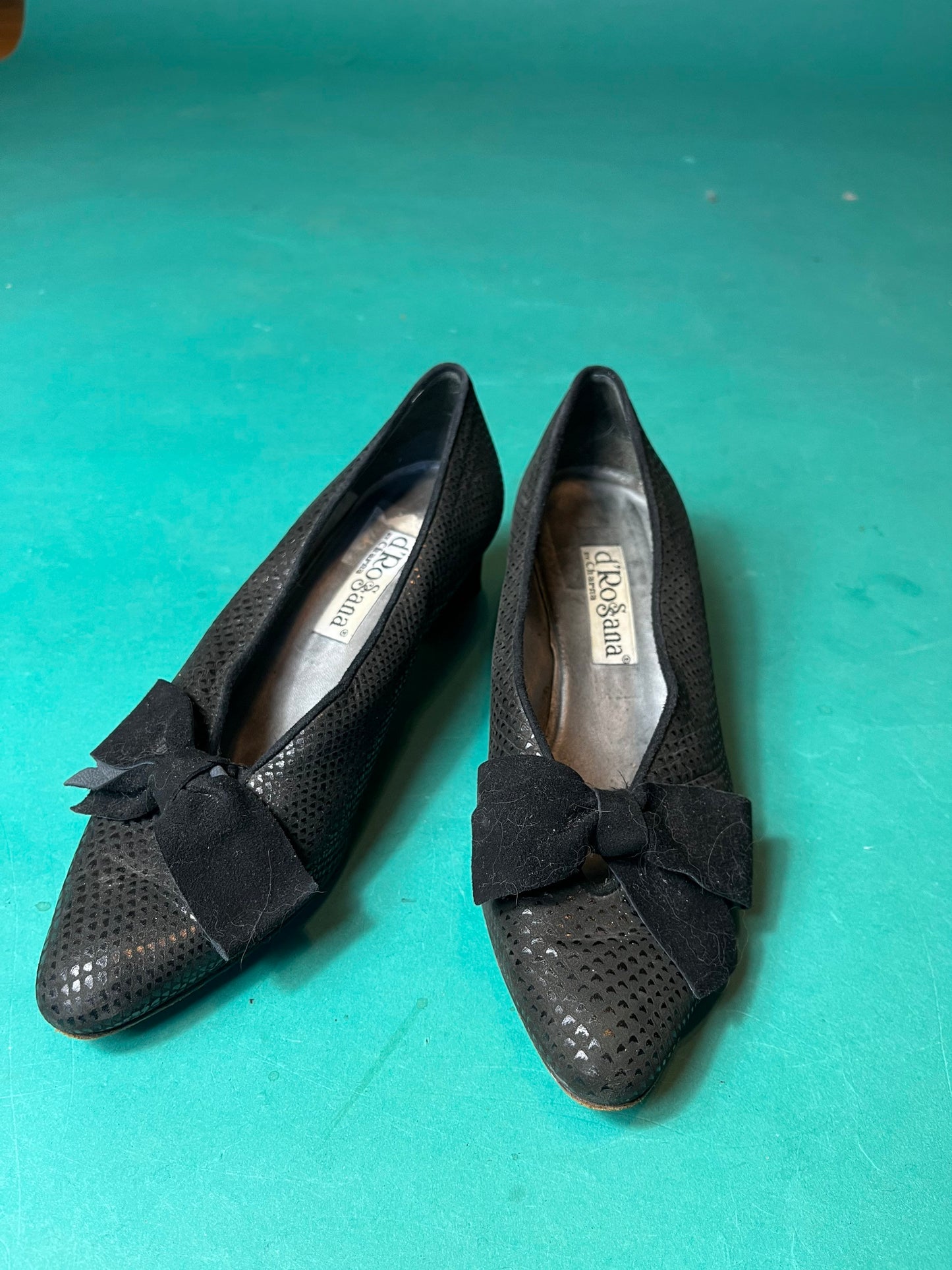 Black BIG BOW Loafers Velvet Vintage 70s D'Rossana by Charna Velour Block Chunky Heel Key Hole size 7.5M