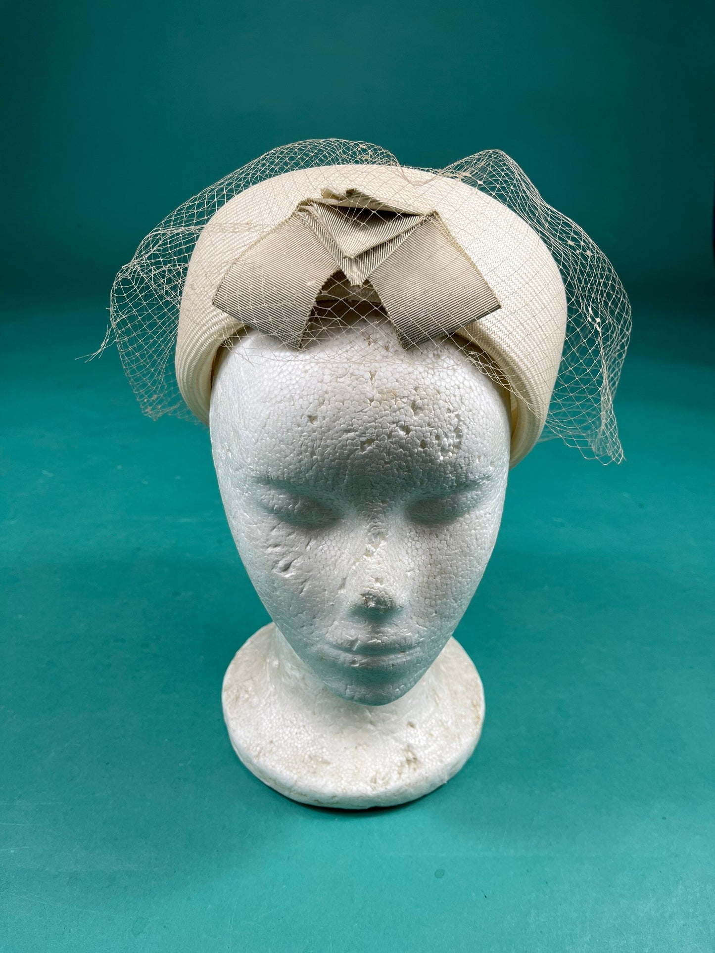 Cream Lace Vintage 50s Sonni of California Formal Veil Pillbox Hat