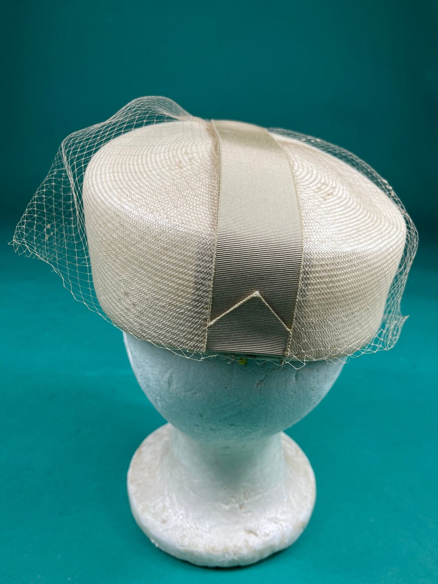 Cream Lace Vintage 50s Sonni of California Formal Veil Pillbox Hat