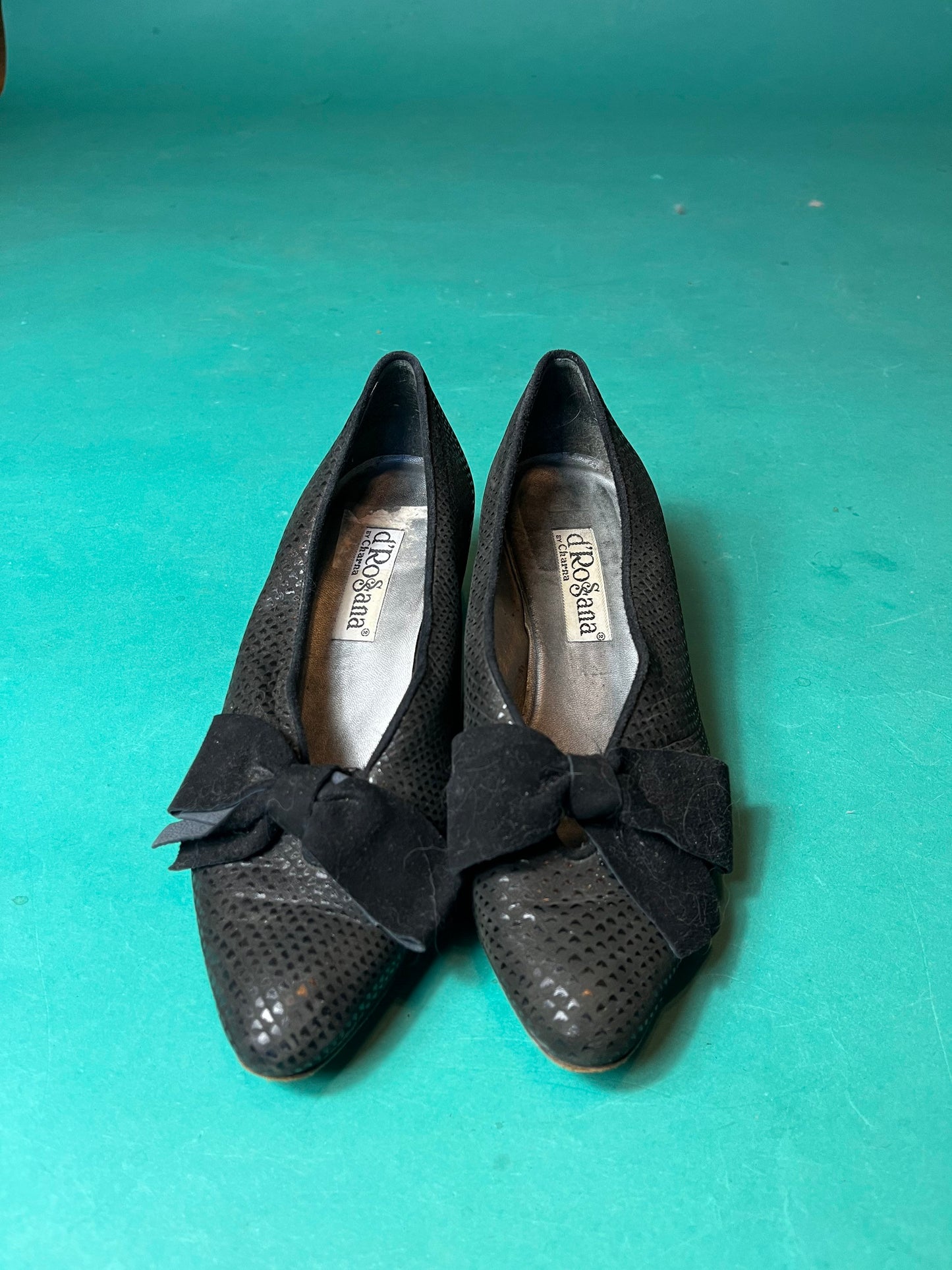 Black BIG BOW Loafers Velvet Vintage 70s D'Rossana by Charna Velour Block Chunky Heel Key Hole size 7.5M
