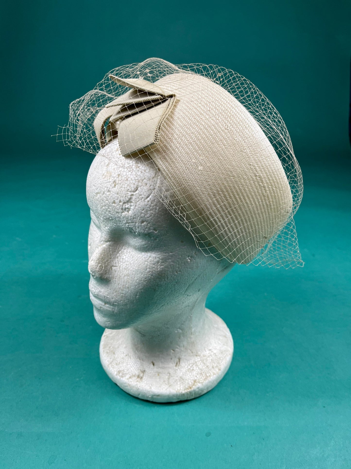Cream Lace Vintage 50s Sonni of California Formal Veil Pillbox Hat