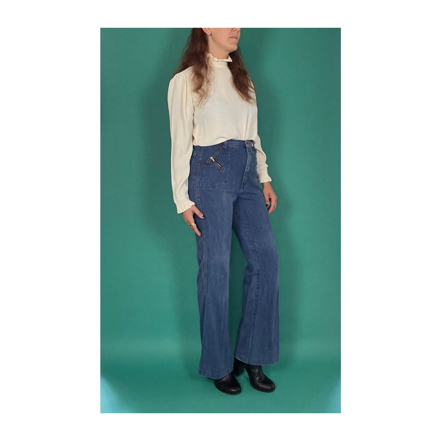 Mid Rise Medium Wash Vintage 60s 70s Zipper Pocket Wide Leg Boot Cut Denim Blue Jeans size 14