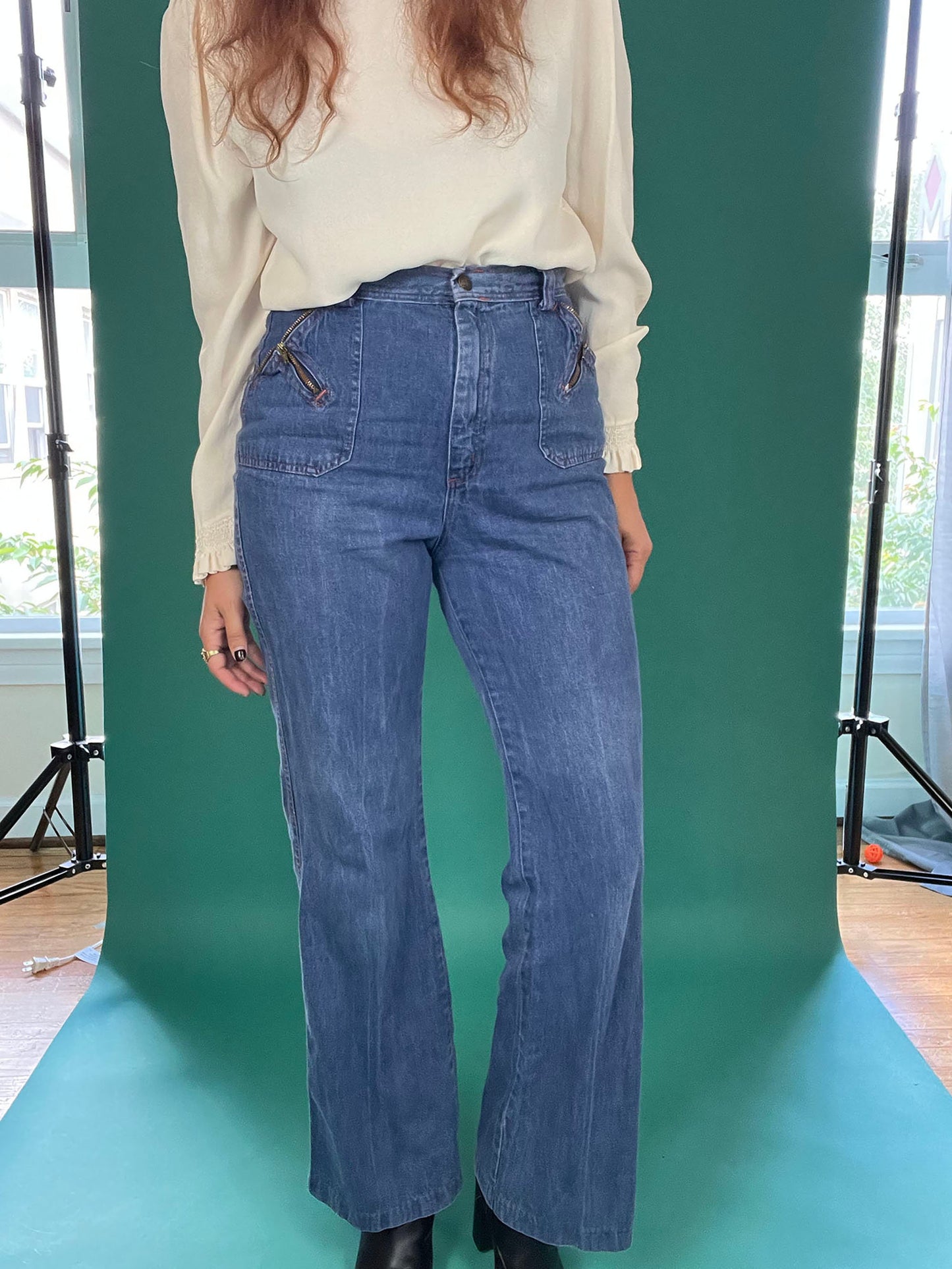 Mid Rise Medium Wash Vintage 60s 70s Zipper Pocket Wide Leg Boot Cut Denim Blue Jeans size 14