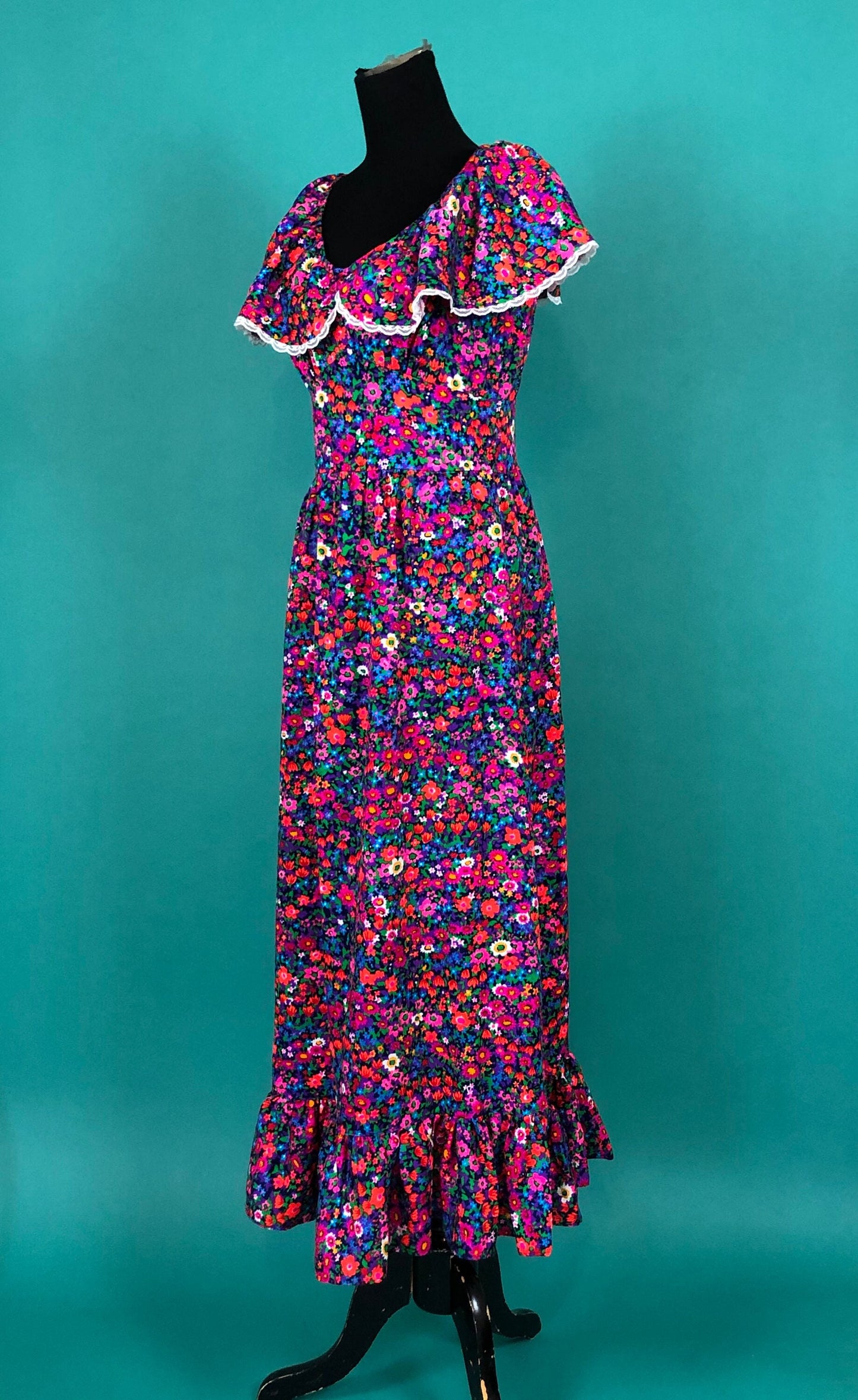 Vintage 1970s Bright Flower Ruffled Collar Lace Empire Long Hippie Maxi Dress size Small