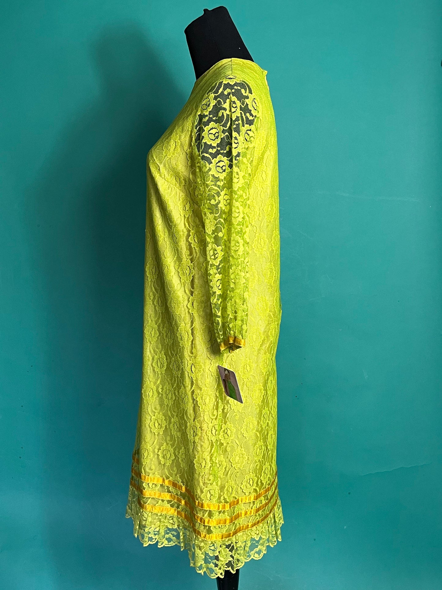 Vintage 1960s Neon Lime Green Sheer Sleeve Nicky Vaughn Lace Shift Dress size M