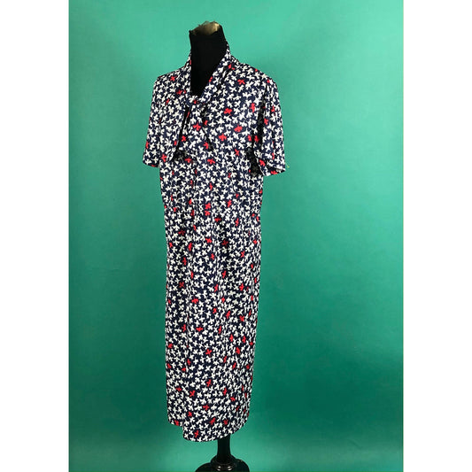 Vintage 1970s 70s Short Sleeve Tied Collar Red White and Blue Calf Length Poly Blend T Shirt Dress Medium