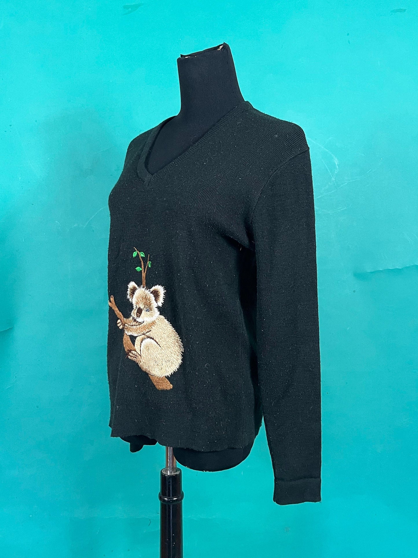 Vintage 60s Le Roy Knitwear Applique Embroidered Koala V Neck Pullover Sweatshirt size Large