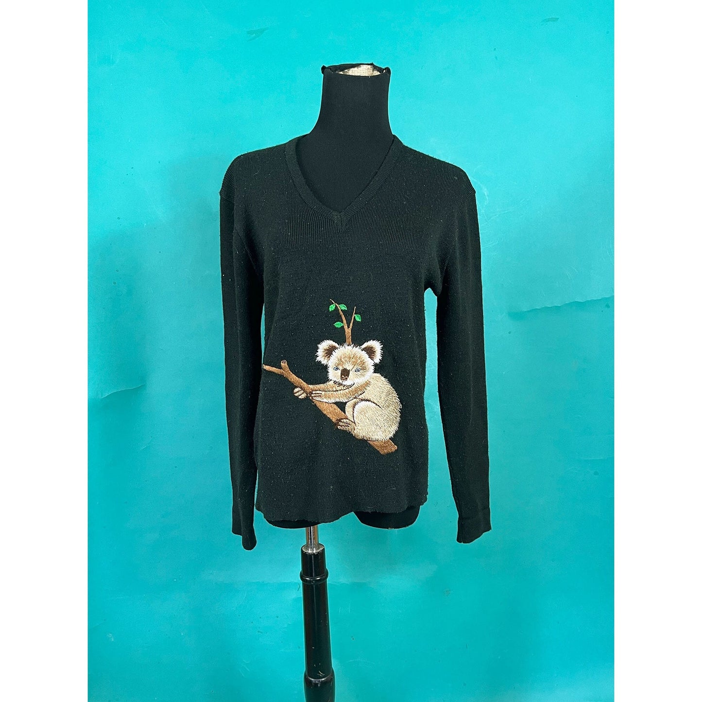 Vintage 60s Le Roy Knitwear Applique Embroidered Koala V Neck Pullover Sweatshirt size Large