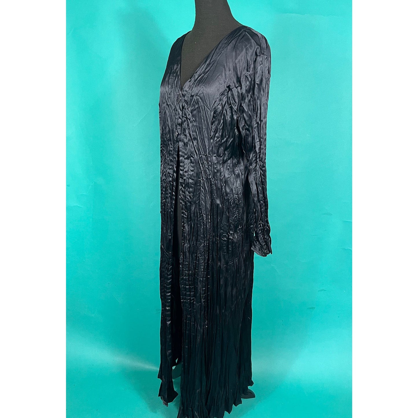 Vintage 90s Black Silk Long Crinkle Goth Witchy Button Up Long Sleeve Pullover Light Coat