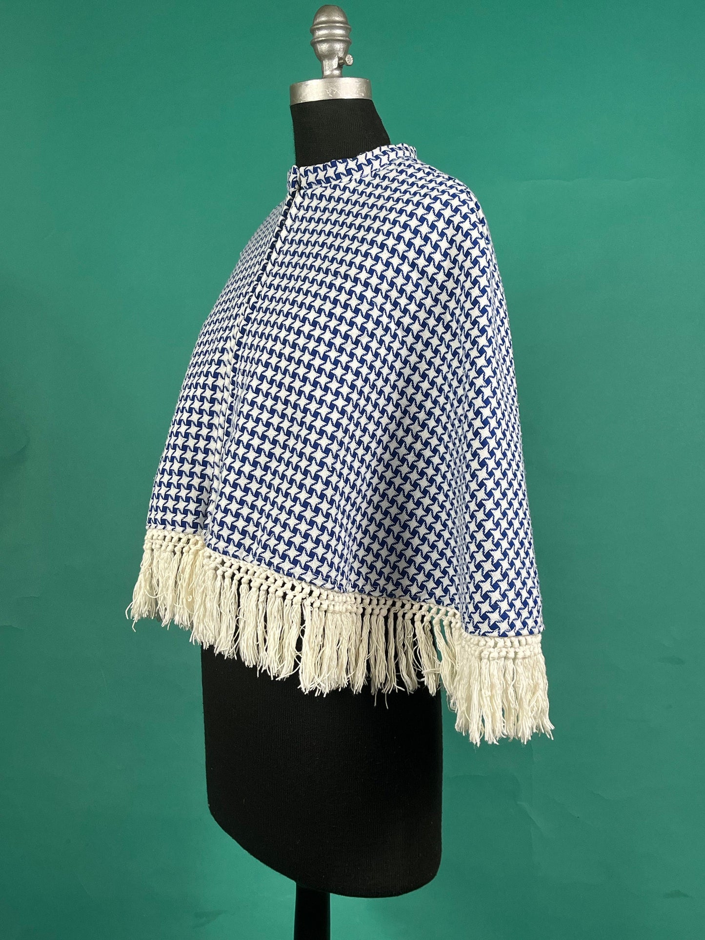 Vintage 70s Blue and White Houndstooth Tasseled Zip Up Quilted Lined Winter  Poncho Cape